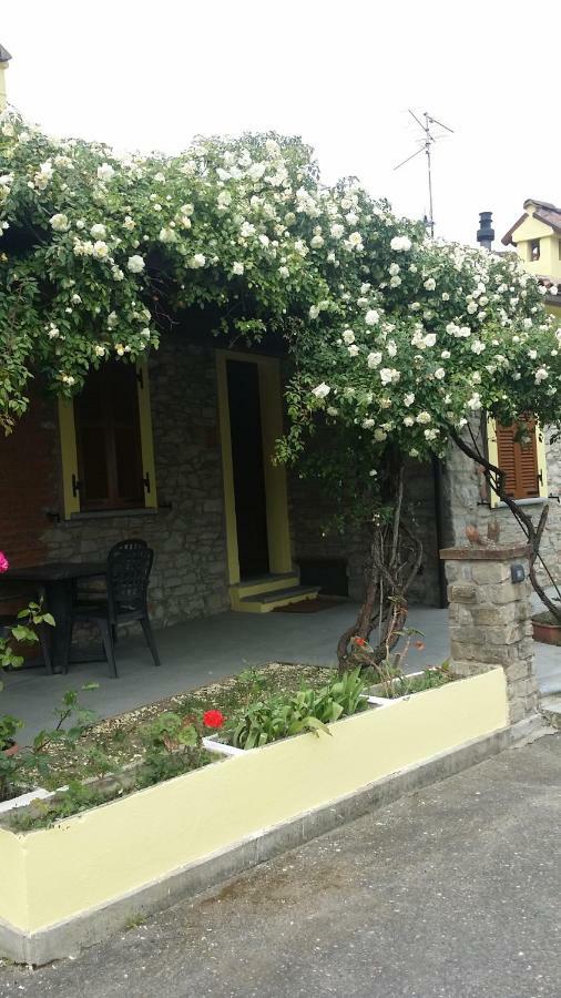 Villa La Casa Di Valerio à Montabone Extérieur photo